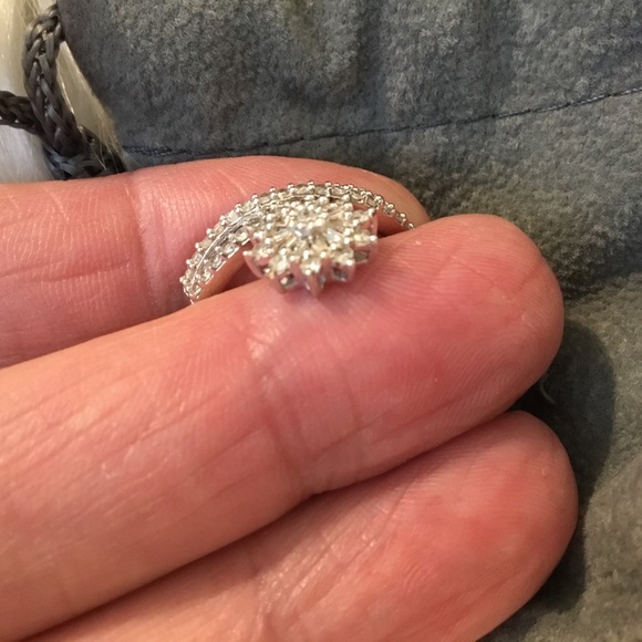 NWT Diamond Treasures SS 0.50TCW Diamond Sun Dangle Charm Crisscross Ring - Picture 12 of 16